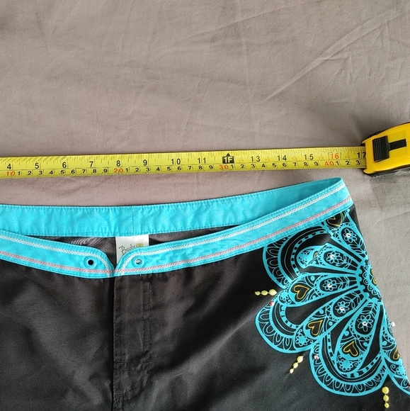 *SOLD* Women's swim trunks - Picture 5 of 8
